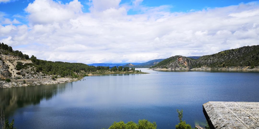 Los embalses de Entrepeñas y Buendía, entre las provincias de Cuenca y Guadalajara, son conocidos como el Mar de Castilla. Los embalses de Entrepeñas y Buendía, entre las provincias de Cuenca y Guadalajara, son conocidos como el Mar de Castilla.
