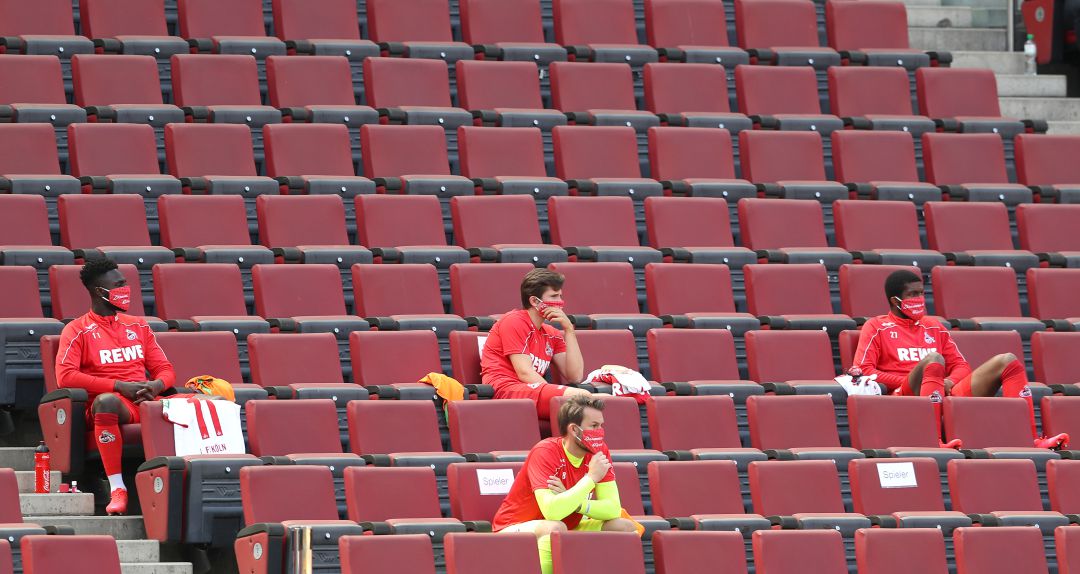 Algunos suplentes del Union Berlín, durante el partido frente al Bayern Algunos suplentes del Union Berlín, durante el partido frente al Bayern