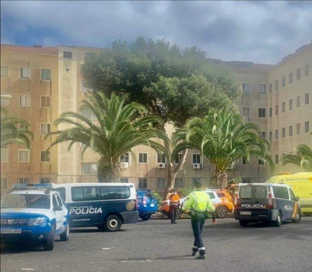 Los servicios de emergencia se desplazaron hasta el Serminario de La Laguna en donde se declaró un incendio a las 17:15 del domingo. Treinta personas tuvieron que ser evacuadas Los servicios de emergencia se desplazaron hasta el Serminario de La Laguna en donde se declaró un incendio a las 17:15 del domingo. Treinta personas tuvieron que ser evacuadas