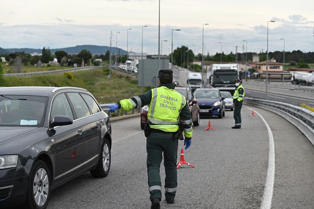 Controles de carretera con motivo del primer fin de semana en la que se autorizan los desplazamientos a los pueblos. Controles de carretera con motivo del primer fin de semana en la que se autorizan los desplazamientos a los pueblos.
