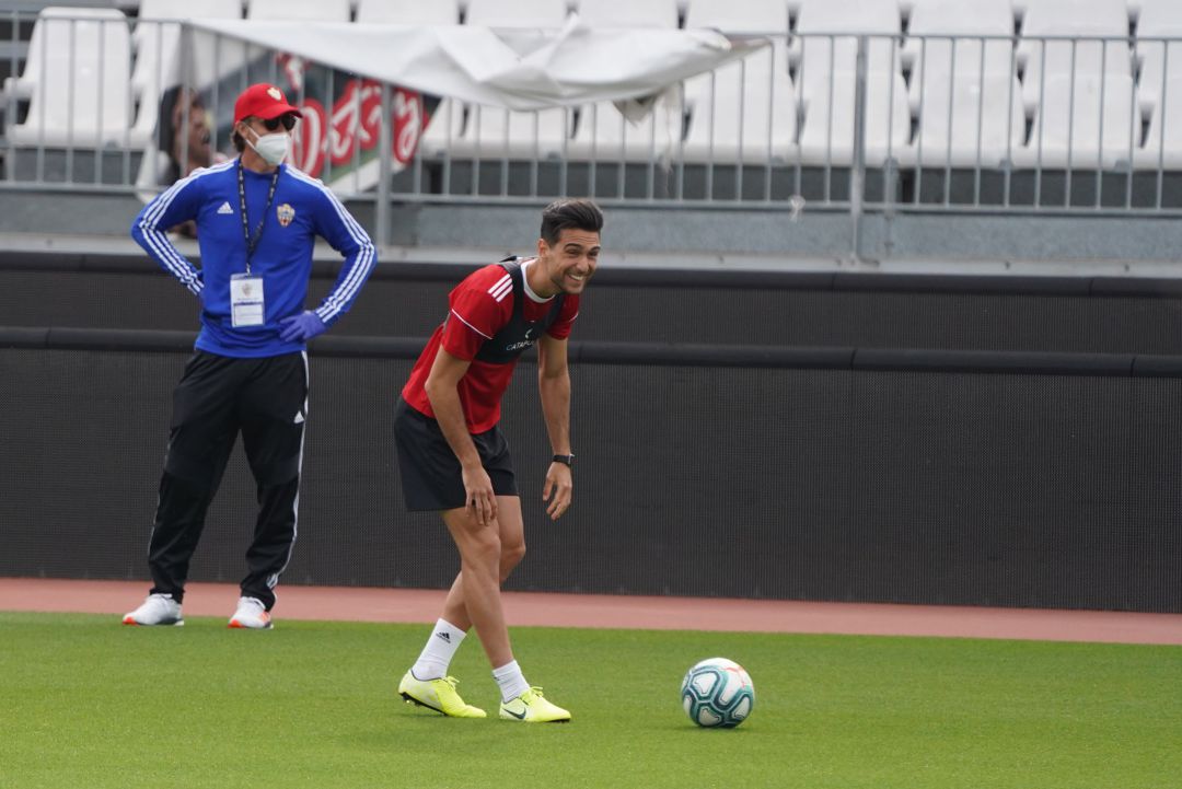 Juan Ibiza entrenando con José María Gutiérrez, 'Guti', atento. Juan Ibiza entrenando con José María Gutiérrez, 'Guti', atento.