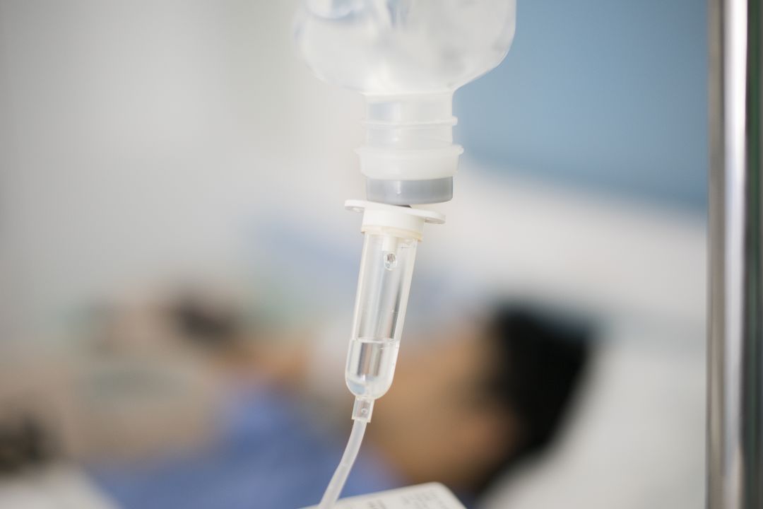 Un paciente en la UCI de un hospital Un paciente en la UCI de un hospital