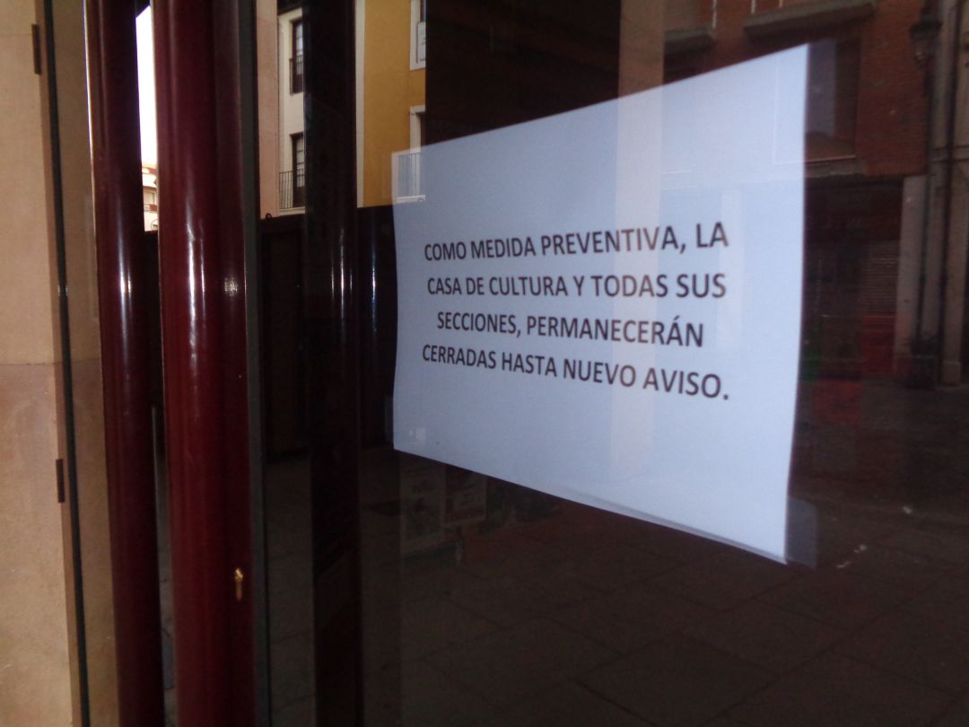 La Casa de Cultura exhibe este cartel desde el comienzo de las medidas del estado de Alarma La Casa de Cultura exhibe este cartel desde el comienzo de las medidas del estado de Alarma