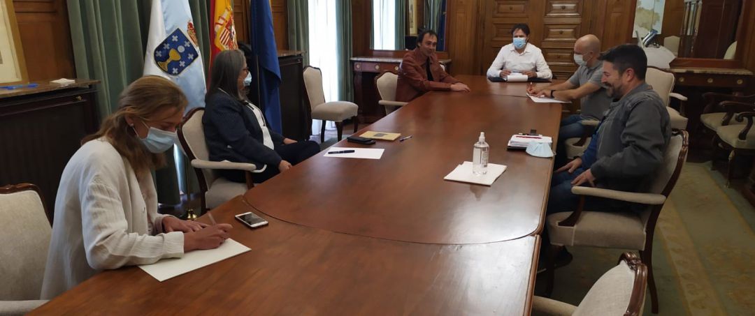 Reunión del comité de empresa de Alu Ibérica de A Coruña con la subdelegada del Gobierno en A Coruña Reunión del comité de empresa de Alu Ibérica de A Coruña con la subdelegada del Gobierno en A Coruña