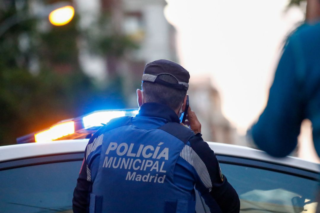 Un Policía Municipal de Madrid este fin de semana en Madrid.
Un Policía Municipal de Madrid este fin de semana en Madrid.