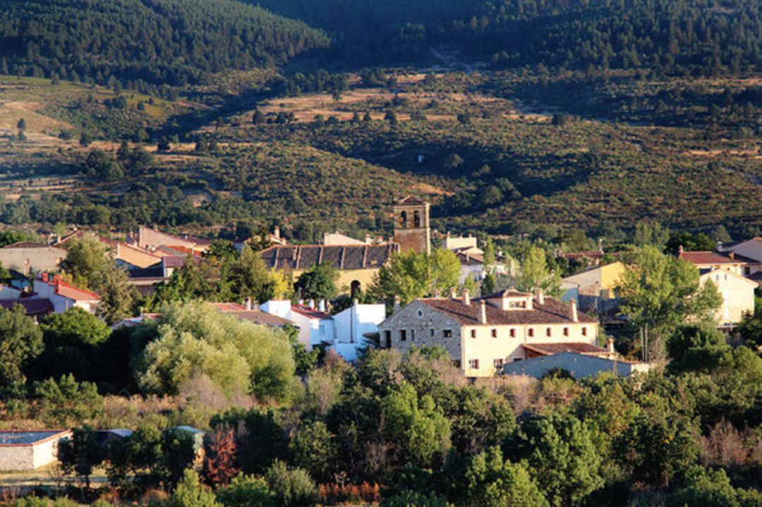 Vista panorámica del municipio de Navafría Vista panorámica del municipio de Navafría