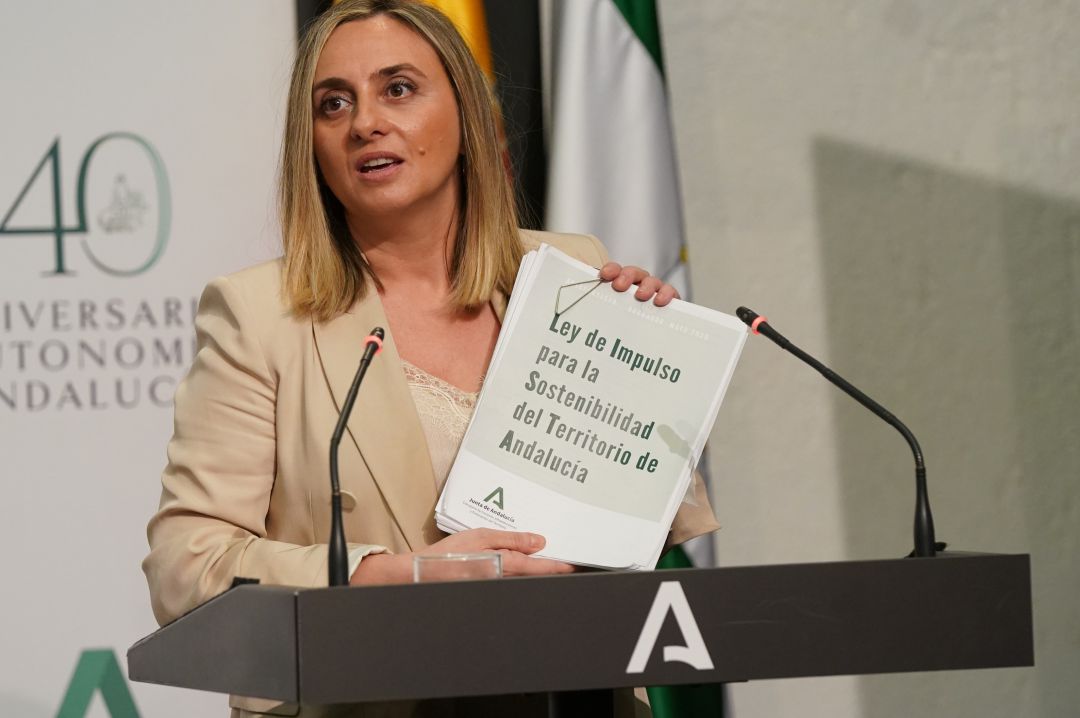 Marifrán Carazo, consejera de Fomento, presenta el anteproyecto de la nueva ley del suelo para Andalucía Marifrán Carazo, consejera de Fomento, presenta el anteproyecto de la nueva ley del suelo para Andalucía