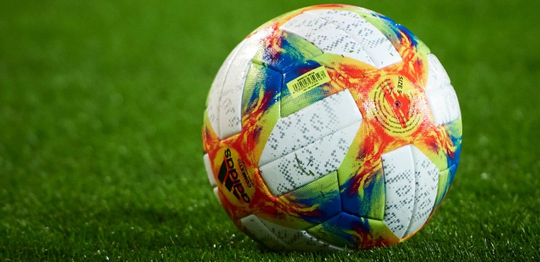 Imagen del balón oficial del fútbol no profesional en España Imagen del balón oficial del fútbol no profesional en España