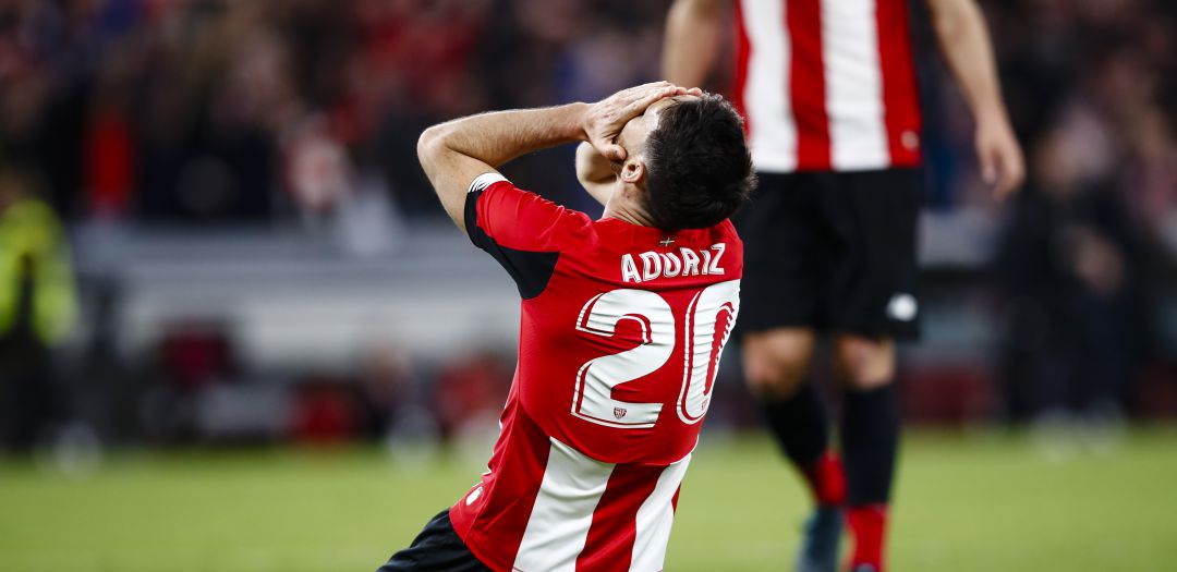 Aritz Aduriz, al término del partido de cuartos de final de Copa del Rey ante el Barcelona en el que el Athletic logró el pase a semifinales Aritz Aduriz, al término del partido de cuartos de final de Copa del Rey ante el Barcelona en el que el Athletic logró el pase a semifinales