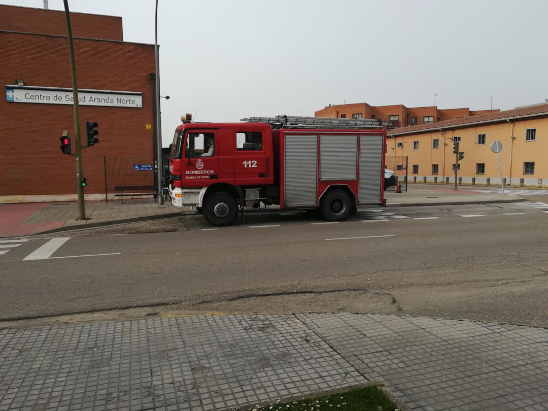 Los Bomberos realizan habitualmente tareas de desinfección de los centros sanitarios Los Bomberos realizan habitualmente tareas de desinfección de los centros sanitarios