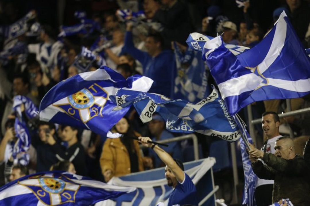 Aficionados del CD Tenerife, en el Heliodoro. Aficionados del CD Tenerife, en el Heliodoro.