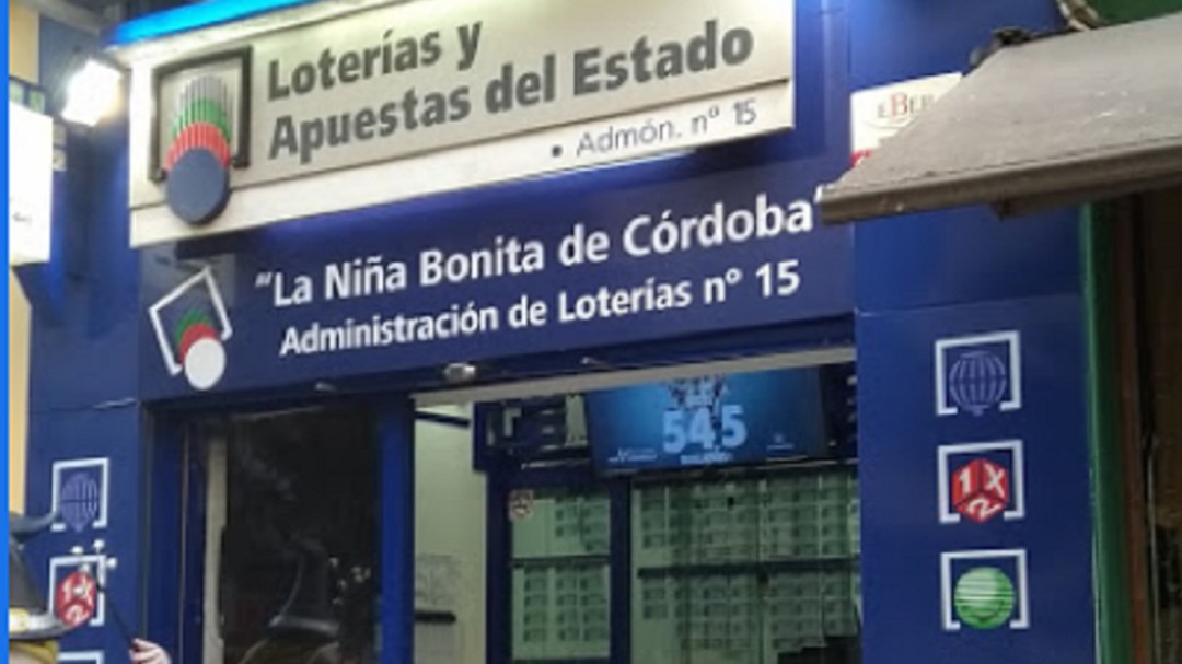 Feliz reencuentro entre loteros y clientes en la desescalada