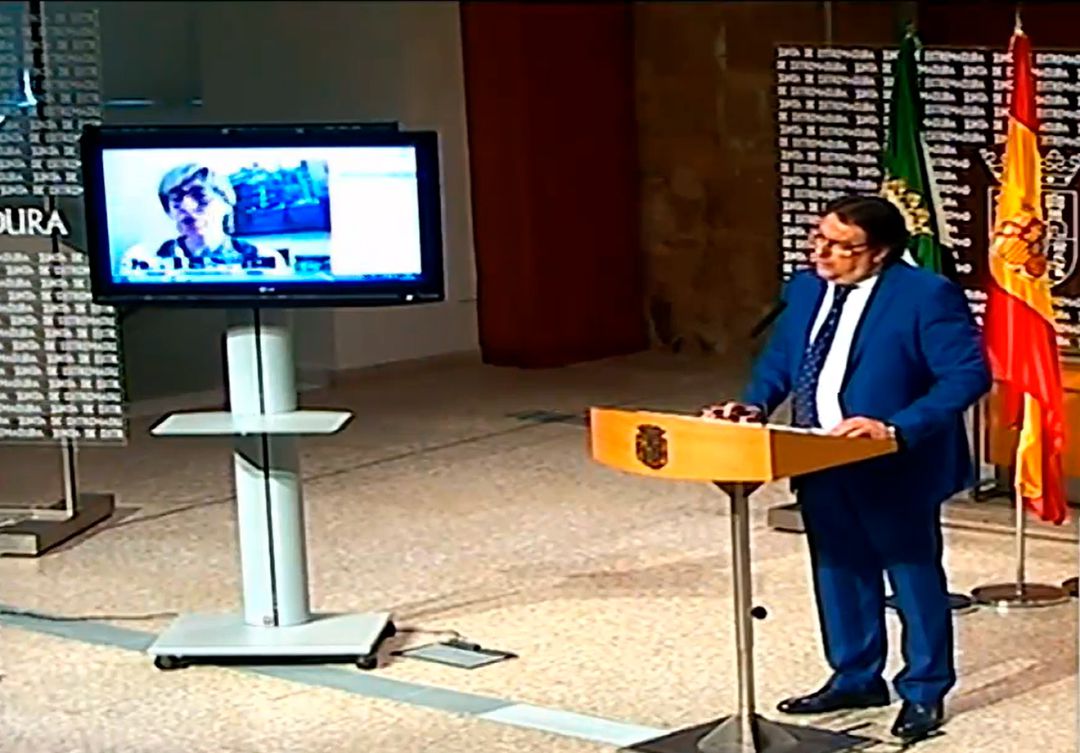 El consejero de sanidad, José María Vergeles, durante las preguntas realizadas tras su comparecencia El consejero de sanidad, José María Vergeles, durante las preguntas realizadas tras su comparecencia