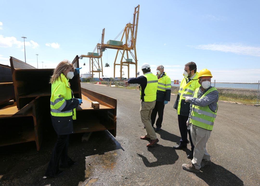La presidenta del Puerto, PIlar Miranda, visita las obras de remodelación del Muelle Sur. La presidenta del Puerto, PIlar Miranda, visita las obras de remodelación del Muelle Sur.