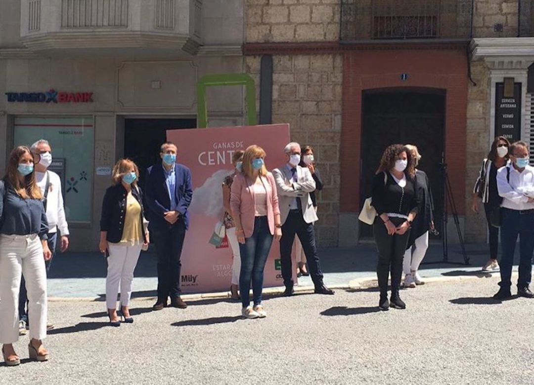 Representantes del colectivo Müy Jaén y de varios partidos del Ayuntamiento de Jaén durante la presentación de la campaña. Representantes del colectivo Müy Jaén y de varios partidos del Ayuntamiento de Jaén durante la presentación de la campaña.