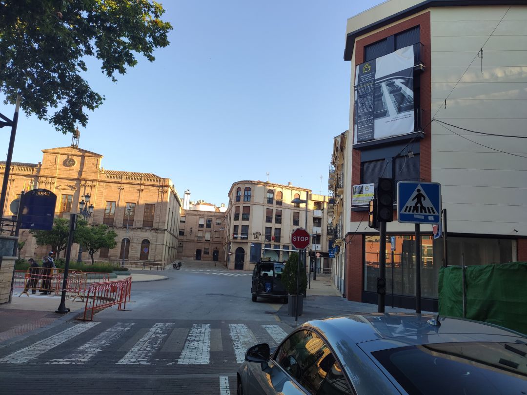 Acceso actual a Plaza del Ayuntamiento desde calle Carnicería Acceso actual a Plaza del Ayuntamiento desde calle Carnicería