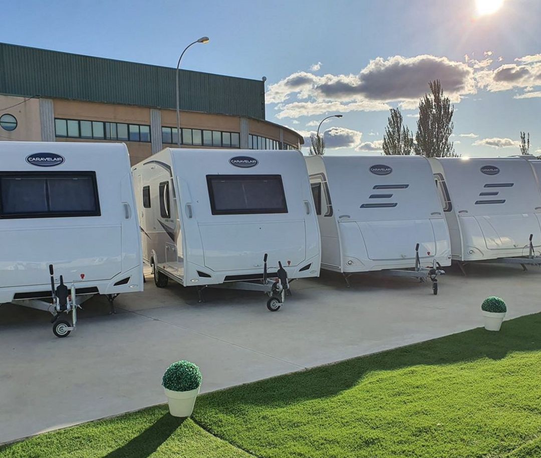 Algunos vehículos en las instalaciones de la empresa en San Martín de la Vega. Algunos vehículos en las instalaciones de la empresa en San Martín de la Vega.