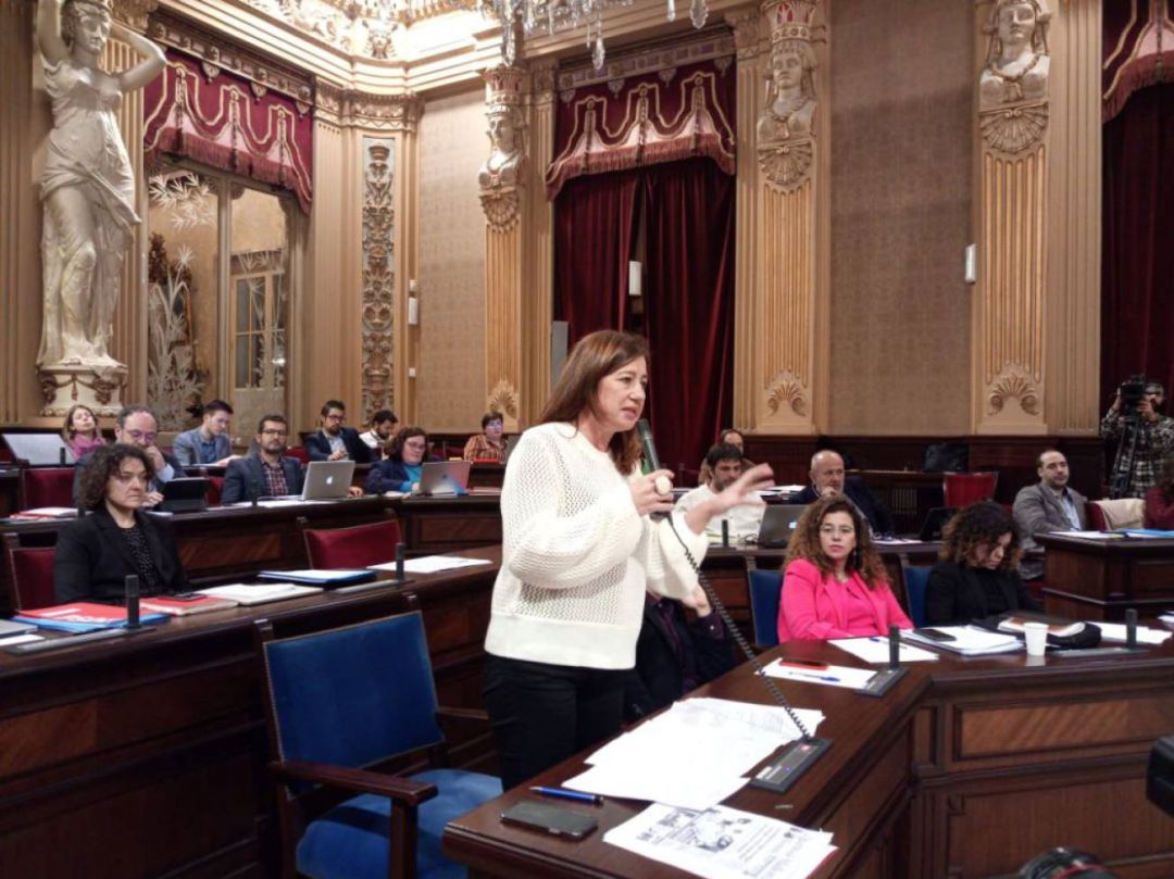 La presidenta Armengol obre la possibilitat de tenir proves pilot de turistes el mes que ve. La presidenta Armengol obre la possibilitat de tenir proves pilot de turistes el mes que ve.