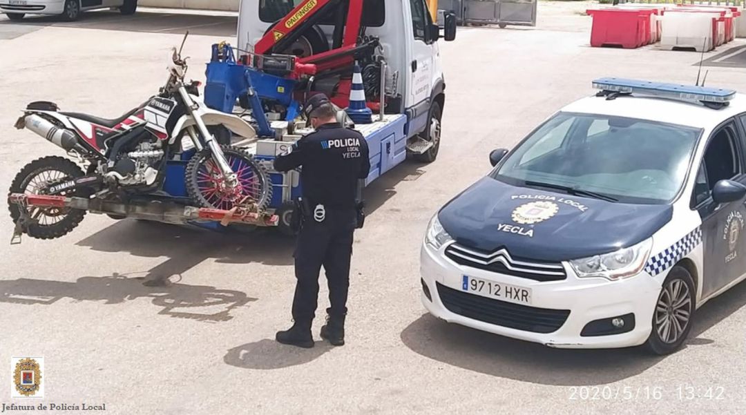 La Policía se hace cargo de la motocicleta La Policía se hace cargo de la motocicleta