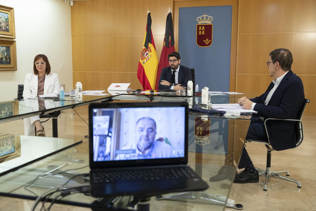 Videoconferencia del presidente, vicepresidenta y consejero de salud con los alcaldes de la región y los portavoces parlamentarios Videoconferencia del presidente, vicepresidenta y consejero de salud con los alcaldes de la región y los portavoces parlamentarios