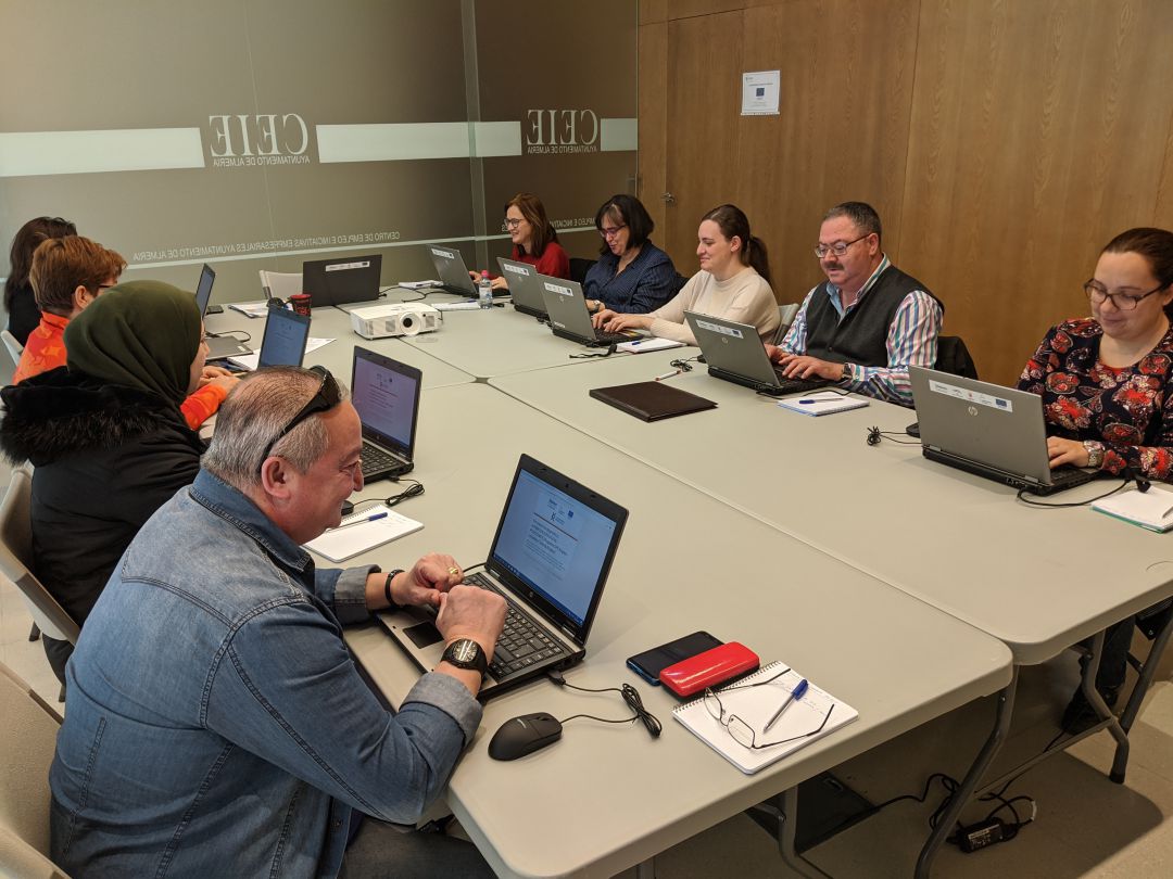 En el curso pueden participar hombres y mujeres que se encuentren en situación de desempleo, con edades comprendidas entre los 18 y los 60 años En el curso pueden participar hombres y mujeres que se encuentren en situación de desempleo, con edades comprendidas entre los 18 y los 60 años