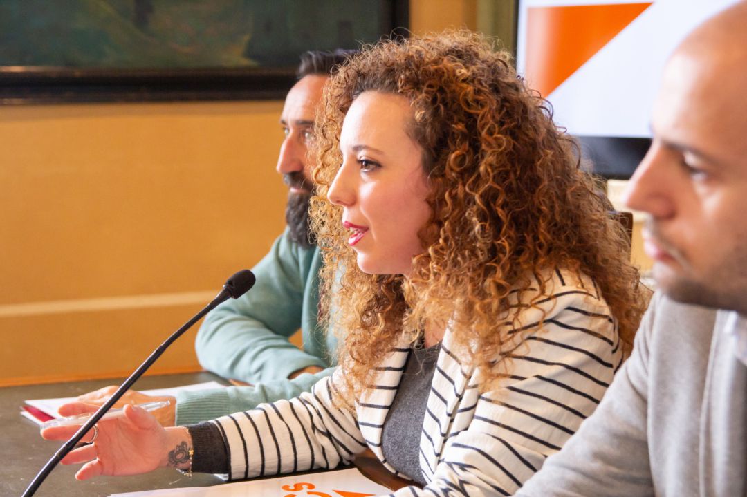 La portavoz de Ciudadanos, Noemí Otero, acompañada de los concejales de su grupo. La portavoz de Ciudadanos, Noemí Otero, acompañada de los concejales de su grupo.