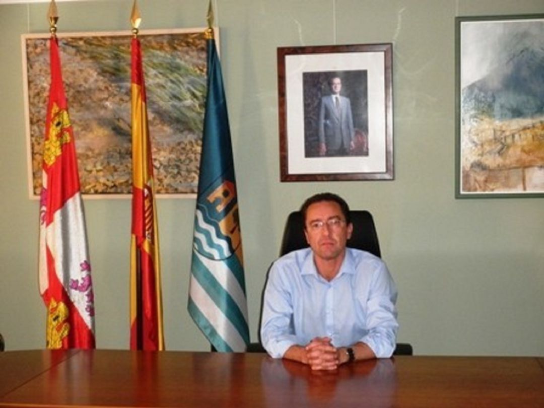 El PSOE exige la dimisión del alcalde de Palazuelos de Eresma por presuntas irregularidades urbanísticas El PSOE exige la dimisión del alcalde de Palazuelos de Eresma por presuntas irregularidades urbanísticas