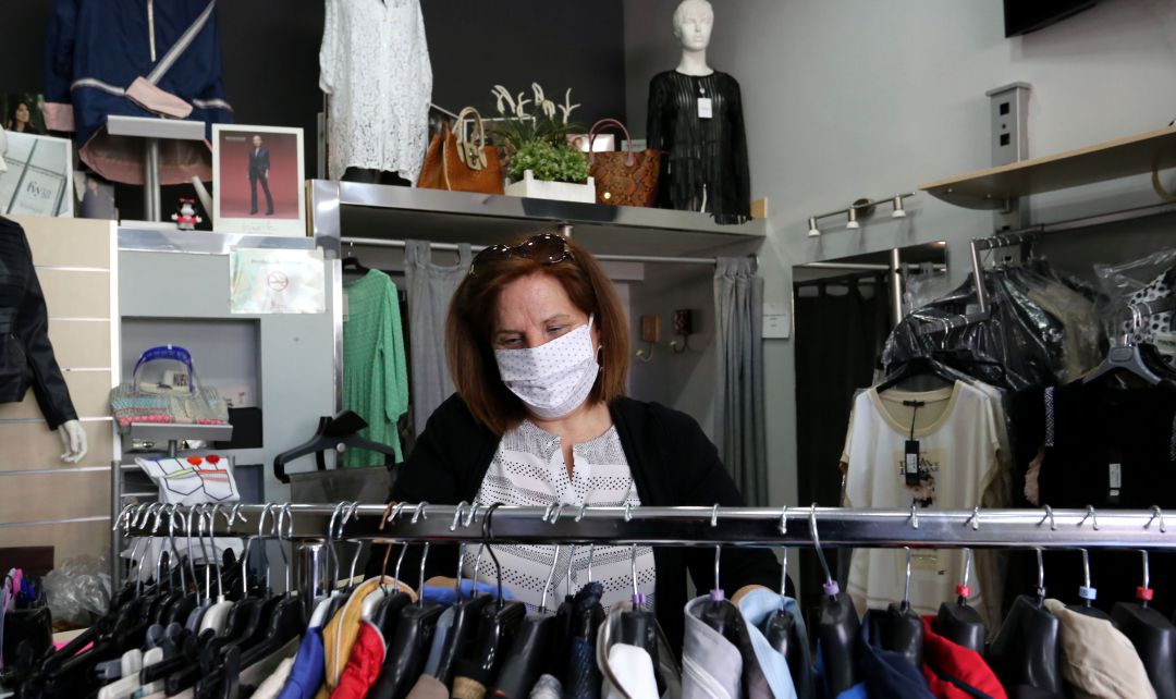Reapertura de un pequeño comercio en Valladolid Reapertura de un pequeño comercio en Valladolid