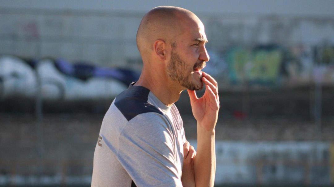 Ignacio Alfonso dirigiendo al equipo en un entrenamiento Ignacio Alfonso dirigiendo al equipo en un entrenamiento