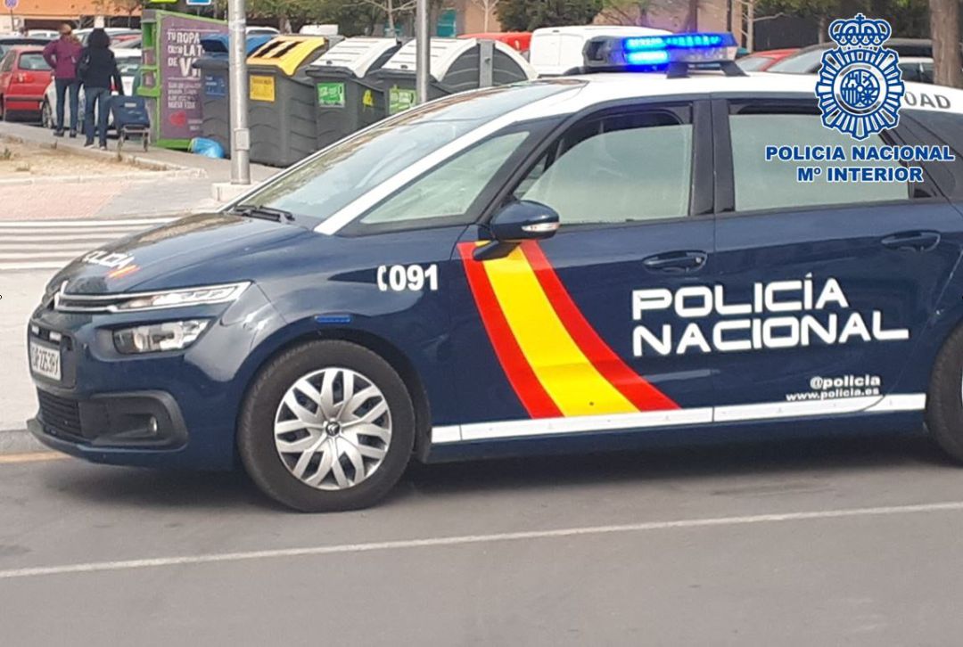 Coche de la Policía Nacional. Coche de la Policía Nacional.