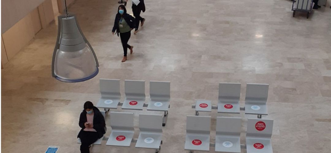 Los asientos en las salas de espera también tendrán una ocupación menor para mantener distancias de seguridad Los asientos en las salas de espera también tendrán una ocupación menor para mantener distancias de seguridad