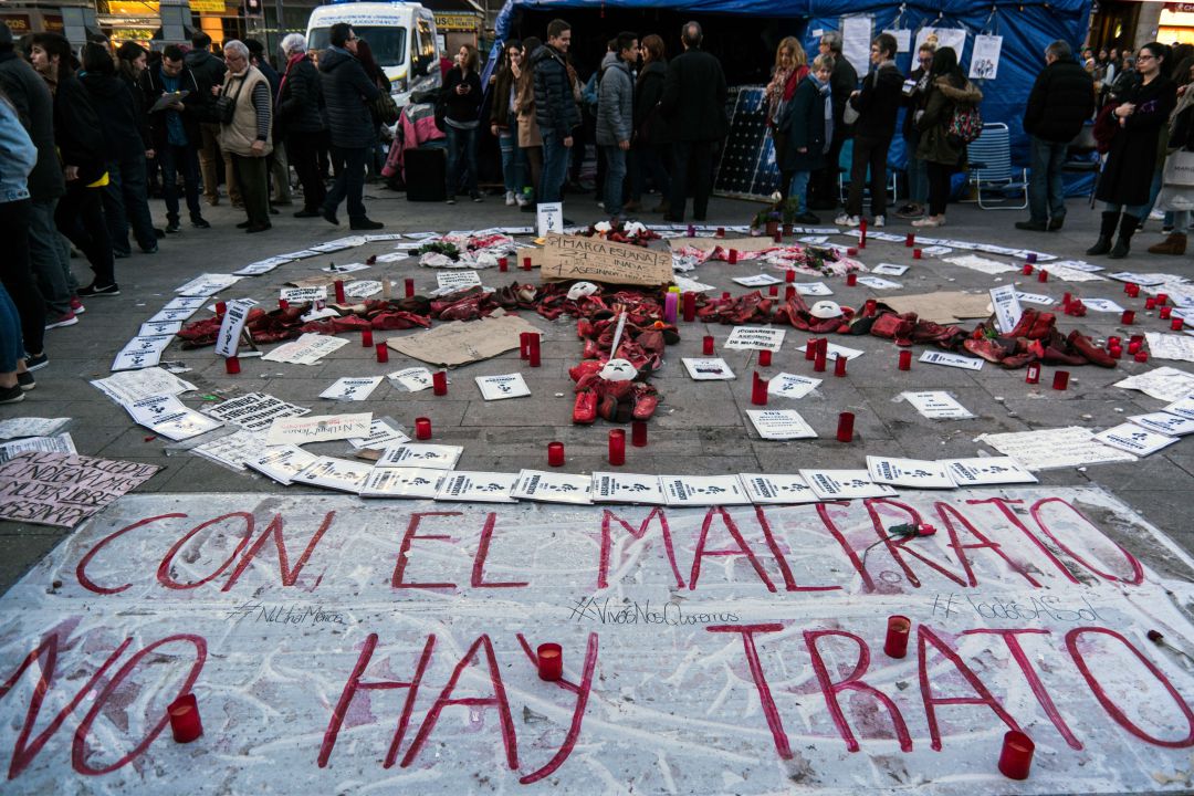 Homenaje a las mujeres víctimas del maltrato en plena calle Homenaje a las mujeres víctimas del maltrato en plena calle