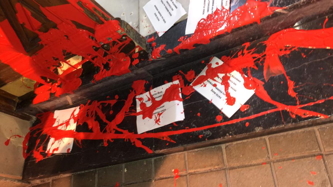 En un comunicado, la portavoz de EH Bildu Bilbao, Jone Goirizelaia, ha manifestado su rechazo a este hecho, subrayando que "está fuera de lugar y de contexto". En un comunicado, la portavoz de EH Bildu Bilbao, Jone Goirizelaia, ha manifestado su rechazo a este hecho, subrayando que "está fuera de lugar y de contexto".