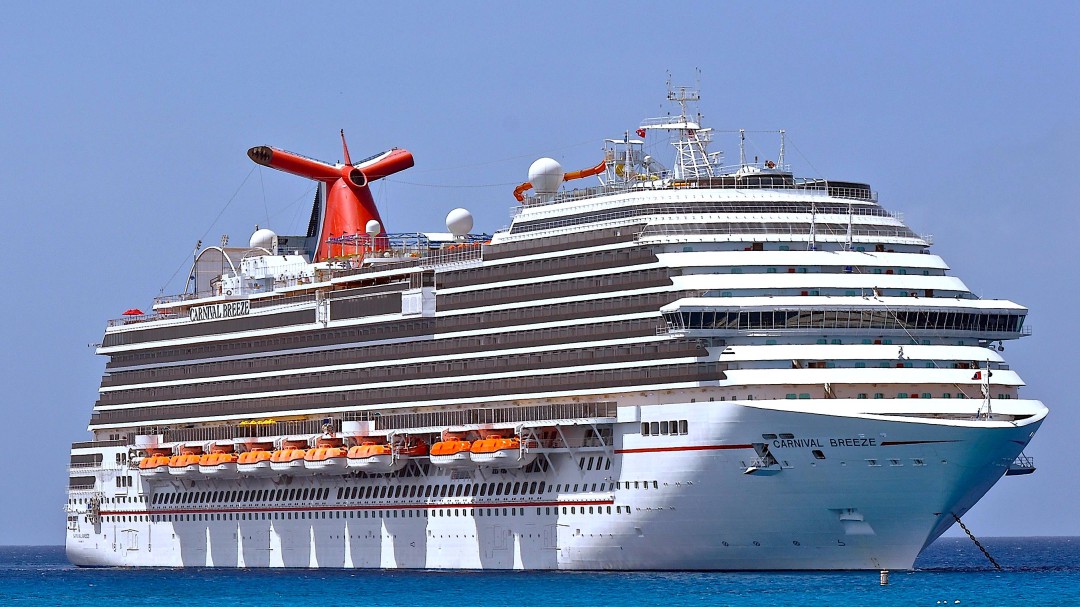 Autorizan la repatriación de los tripulantes del 'Carnival Victory' que permanecen confinados desde marzo