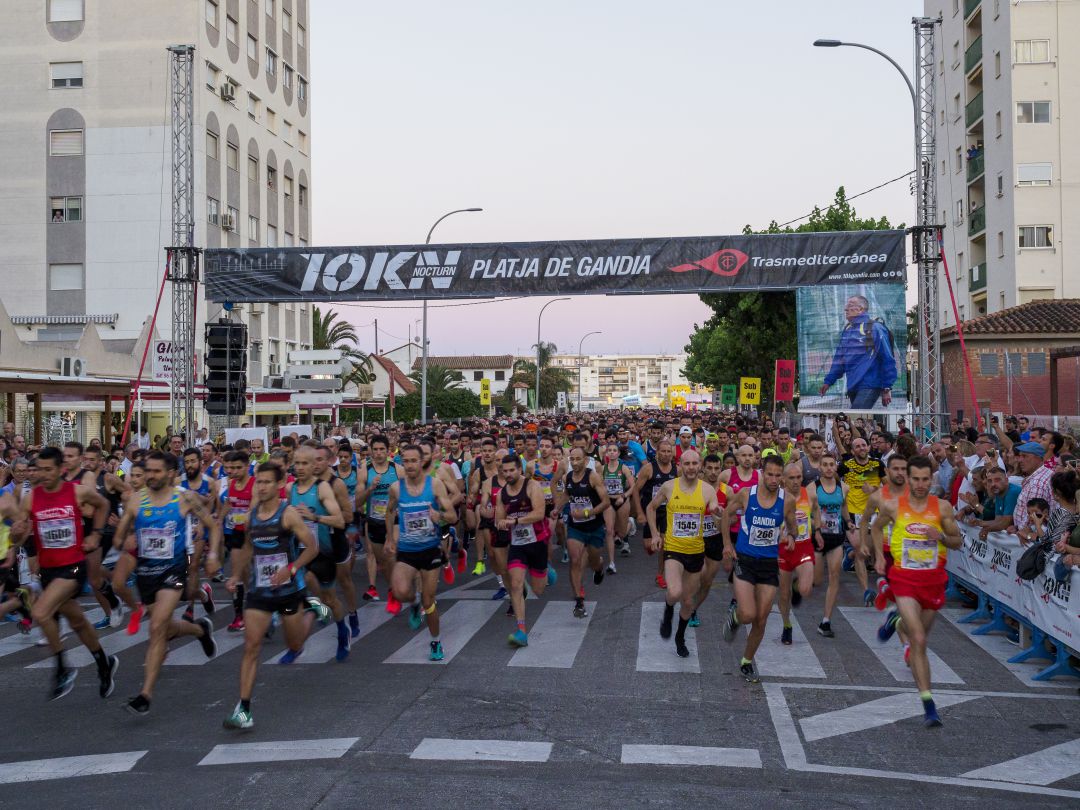 Salida de la carrera el año pasado en la playa de Gandia Salida de la carrera el año pasado en la playa de Gandia