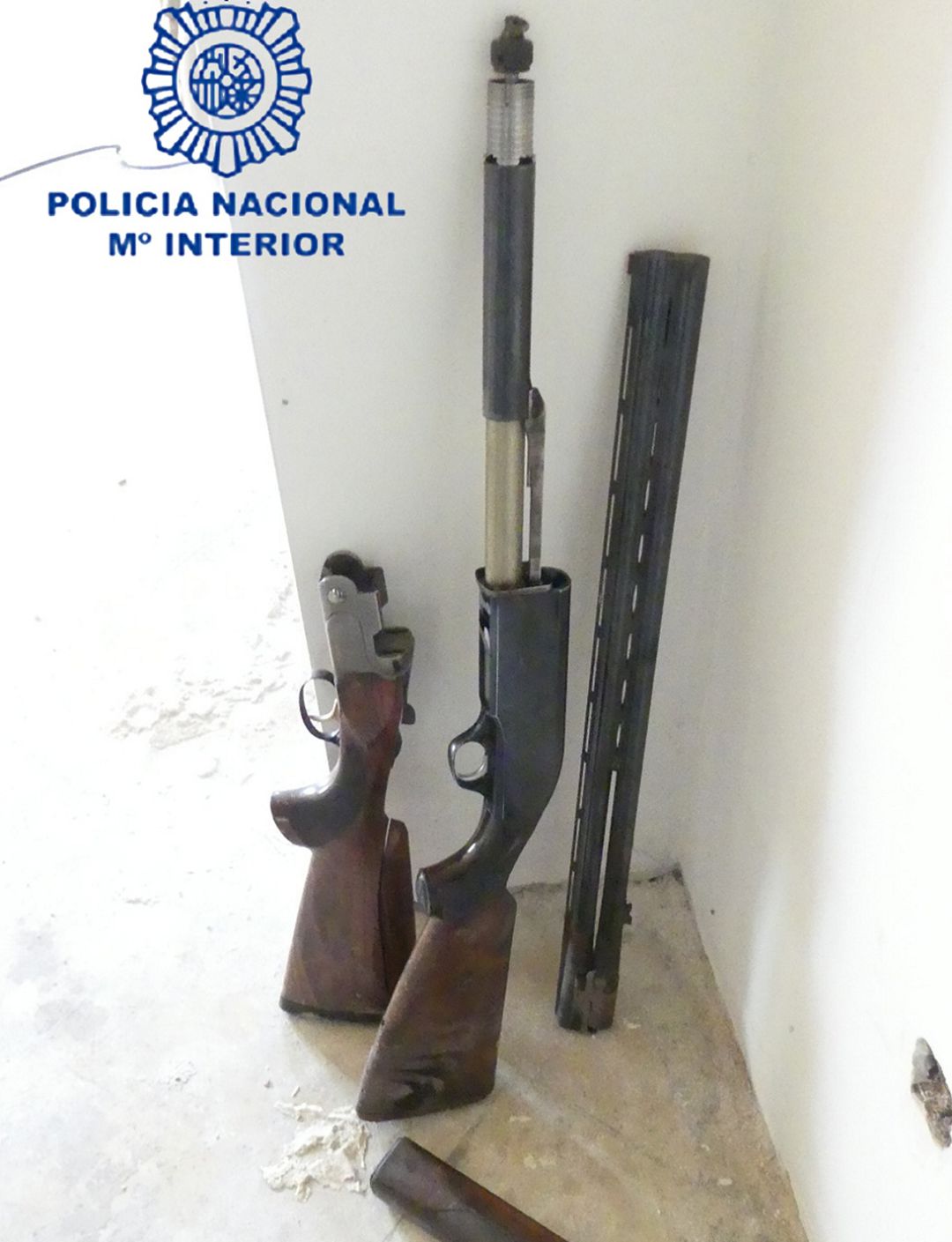 Escopetas incautadas en la vivienda de Gandia
Escopetas incautadas en la vivienda de Gandia