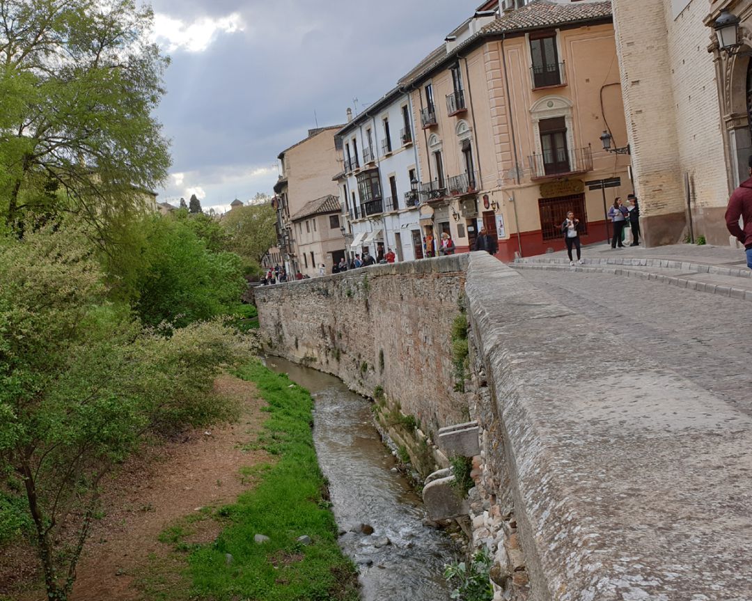 Foto de archivo de la Carrera del Darro, en Granada Foto de archivo de la Carrera del Darro, en Granada
