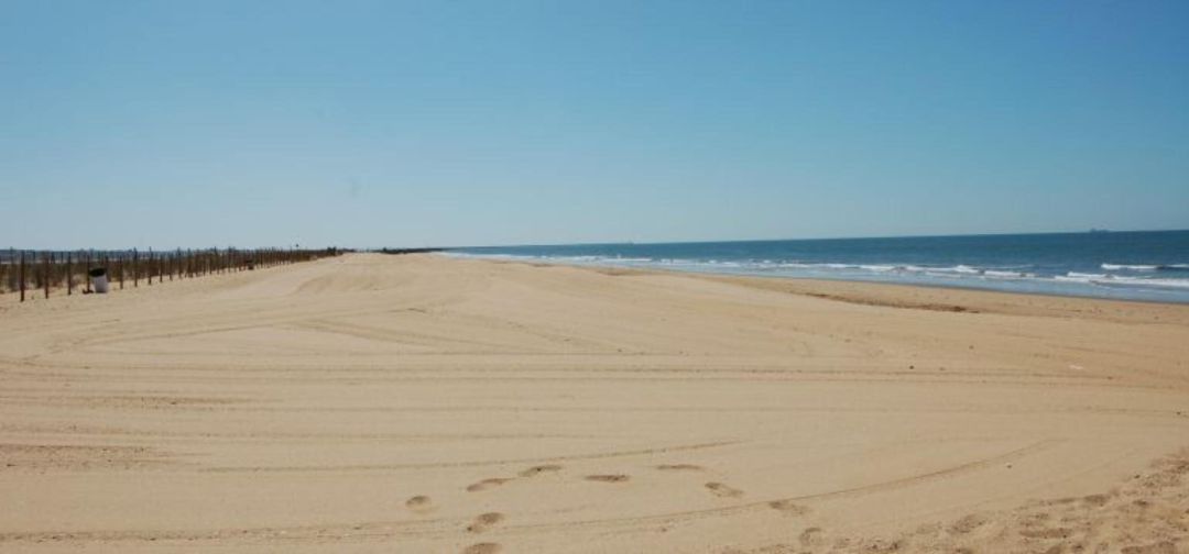Imagen de la playa del Espigón, Huelva. Imagen de la playa del Espigón, Huelva.