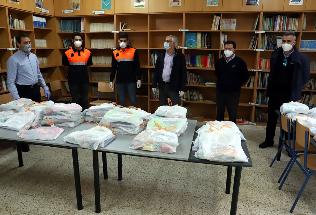 El material se ha entregado a alumnos de una veintena de colegios de Jerez El material se ha entregado a alumnos de una veintena de colegios de Jerez
