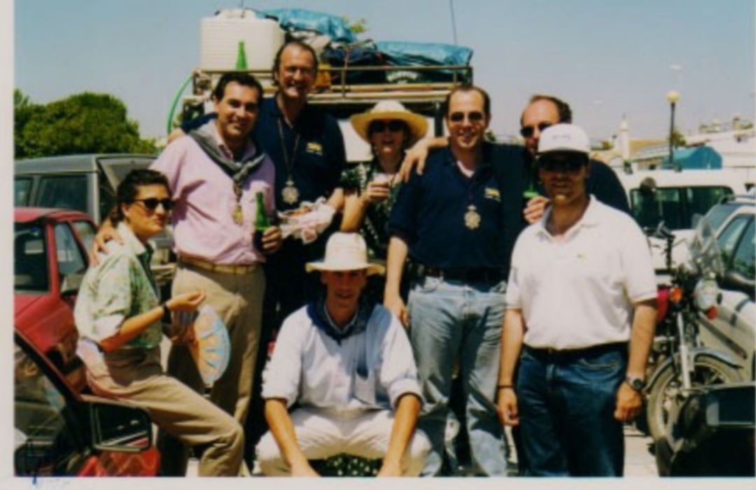 Pepe Antonio, con todo el equipo de Radio Jerez, durante un camino del Rocío Pepe Antonio, con todo el equipo de Radio Jerez, durante un camino del Rocío