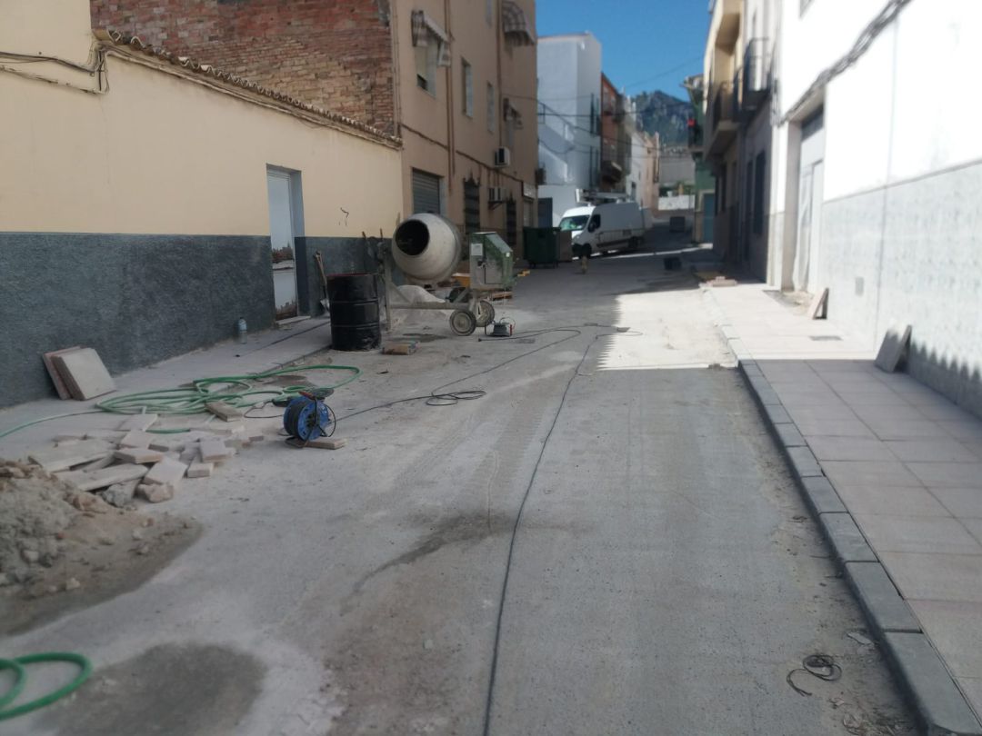 Obras del PFEA en la calle Altozano Obras del PFEA en la calle Altozano