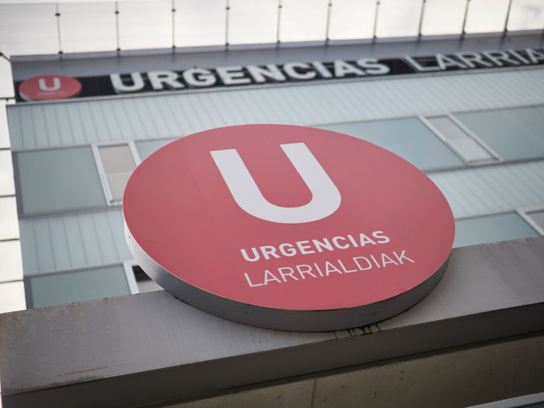 Detalle de la fachada del Servicio de Urgencias del Complejo Hospitalario de Navarra durante a Pandemia Covid-19 Detalle de la fachada del Servicio de Urgencias del Complejo Hospitalario de Navarra durante a Pandemia Covid-19