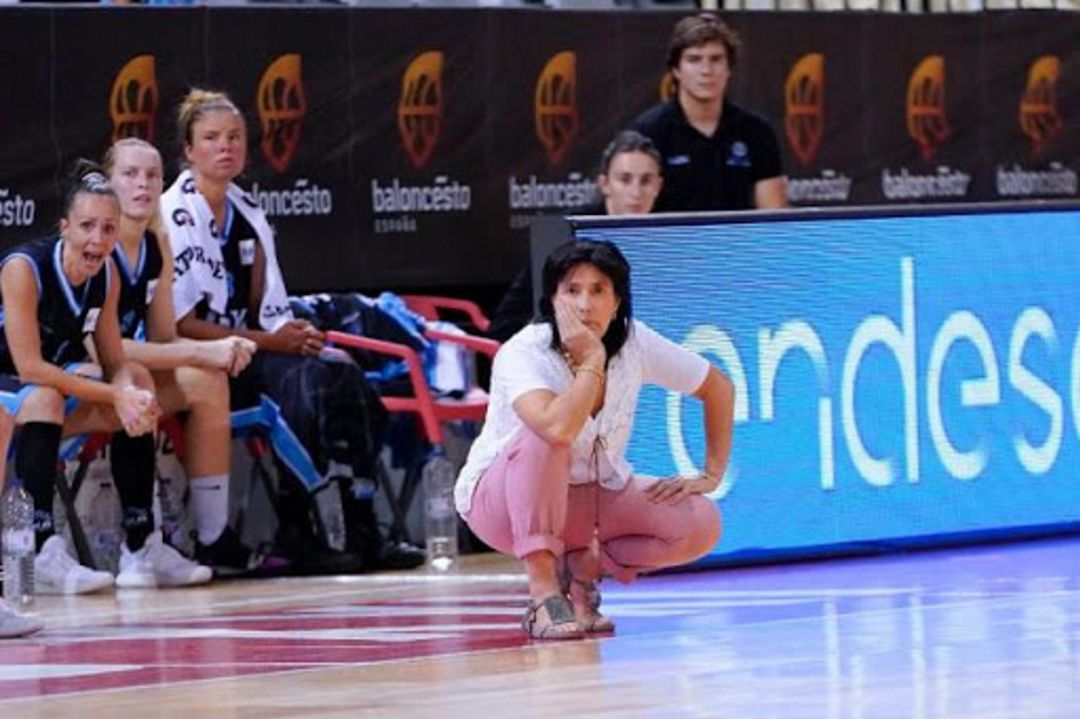 Azu Muguruza dirige un partido del IDK Euskotren Azu Muguruza dirige un partido del IDK Euskotren