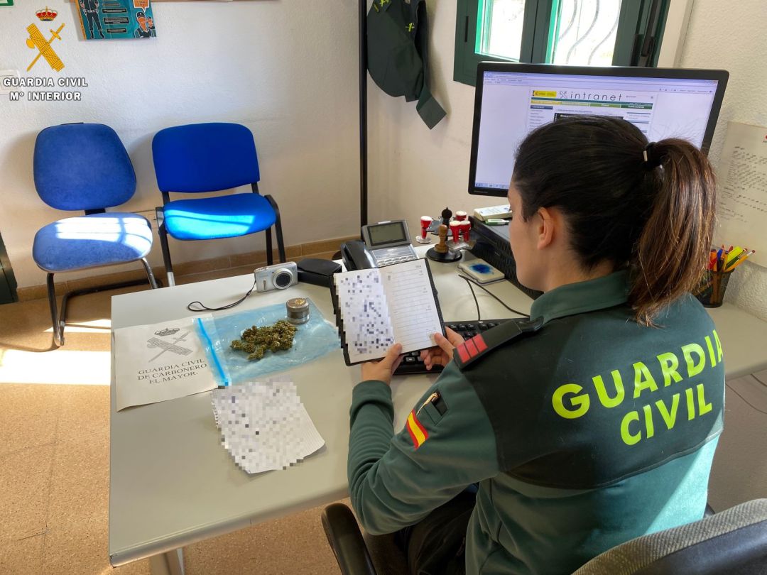 La Guardia Civil desarticula un punto de venta de drogas a menores en Carbonero el Mayor La Guardia Civil desarticula un punto de venta de drogas a menores en Carbonero el Mayor