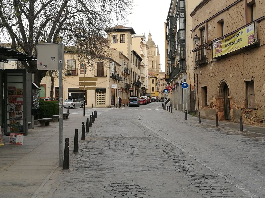 El restablecimiento de la zona ORA conllevaría revertir la restricción del tráfico en el recinto amurallado El restablecimiento de la zona ORA conllevaría revertir la restricción del tráfico en el recinto amurallado