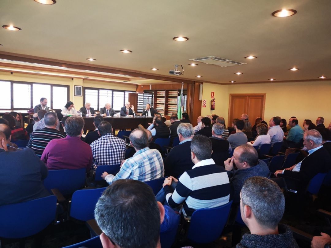 Reunión de una Junta General de Riegos del Alto Aragón Reunión de una Junta General de Riegos del Alto Aragón
