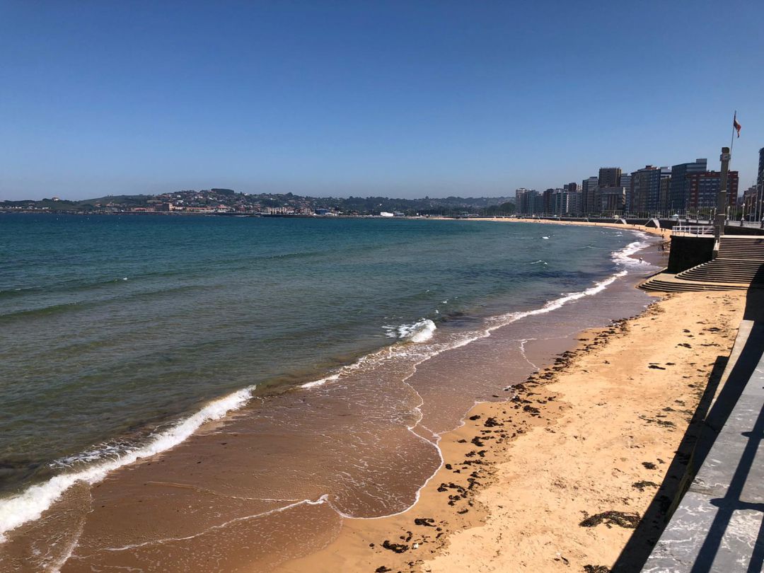 Playa de San Lorenzo. Playa de San Lorenzo.