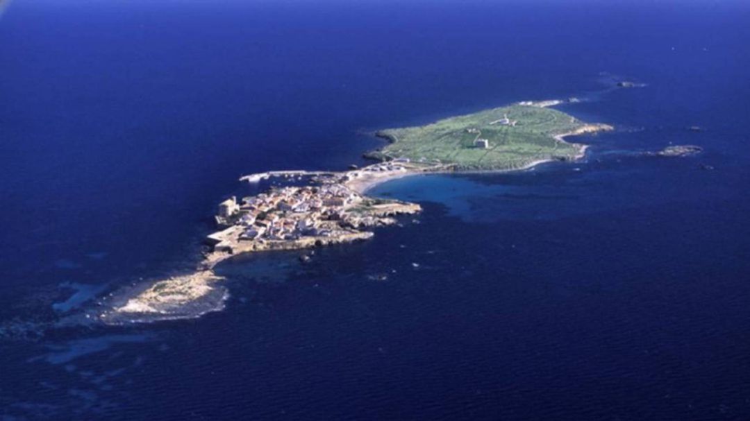 En la isla de Tabarca viven aproximadamente unas setenta personas En la isla de Tabarca viven aproximadamente unas setenta personas