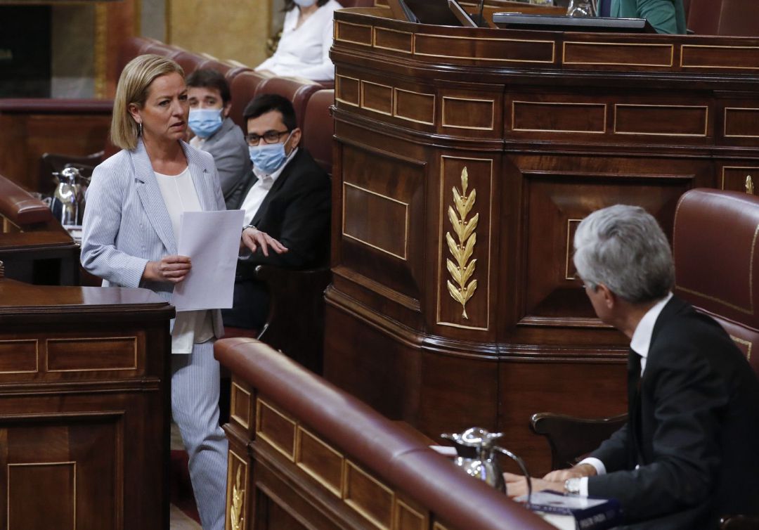 La diputada de Coalición Canaria, Ana Oramas, antes de su intervención en el pleno del Congreso que debate y vota este miércoles la quinta prórroga del estado de alarma. La diputada de Coalición Canaria, Ana Oramas, antes de su intervención en el pleno del Congreso que debate y vota este miércoles la quinta prórroga del estado de alarma.