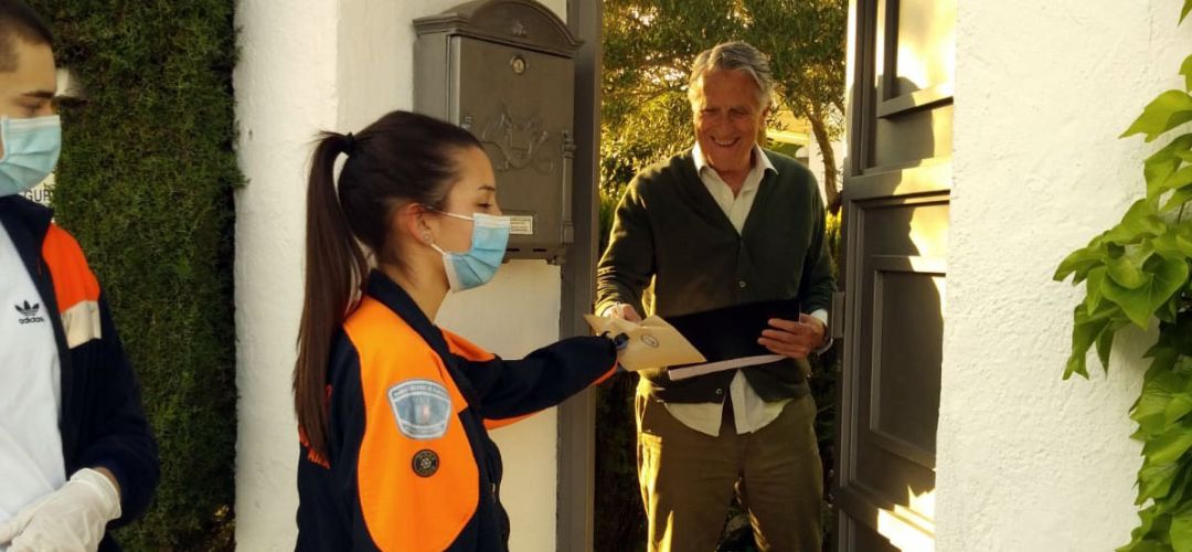 Voluntarias de Protección Civil entregan mascarillas a las personas mayores del municipio Voluntarias de Protección Civil entregan mascarillas a las personas mayores del municipio